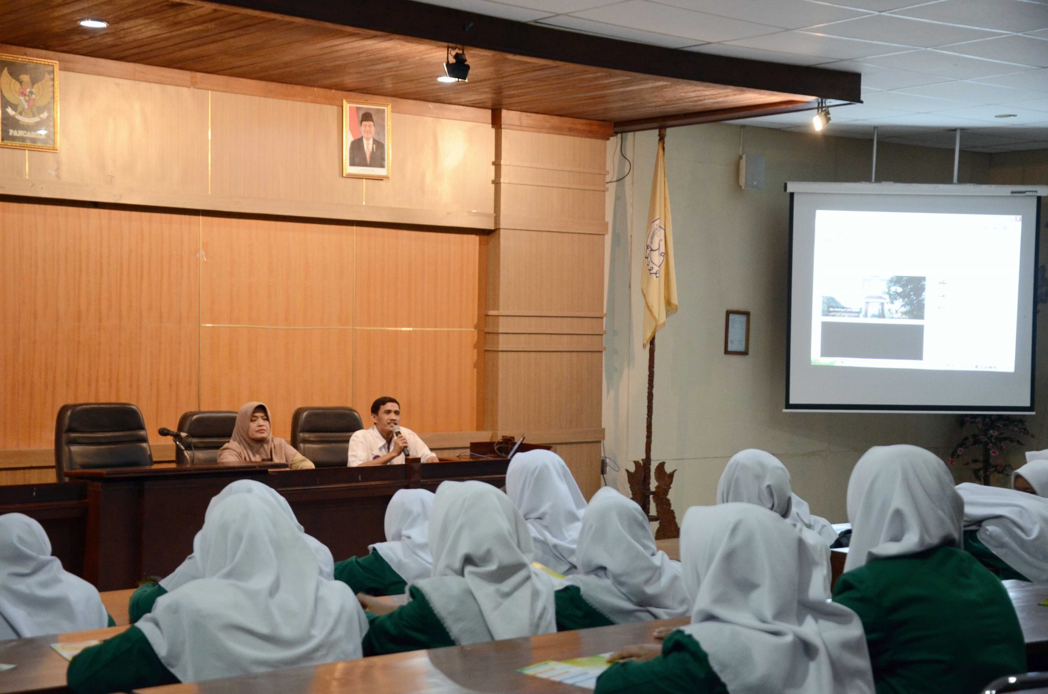  Perpustakaan UNS  menerima kunjungan studi observasi Club 